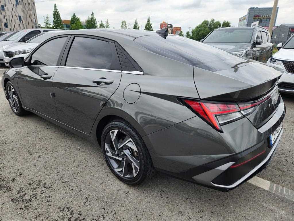 HYUNDAI Avante - Vista 7