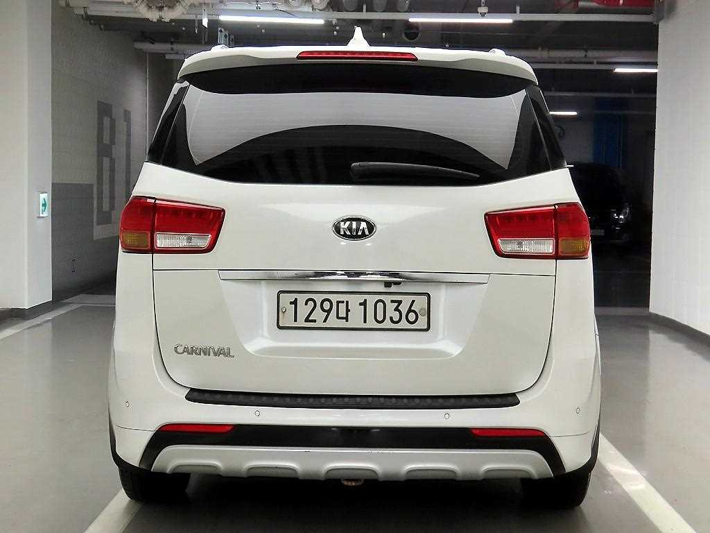KIA Carnival - Vista 3