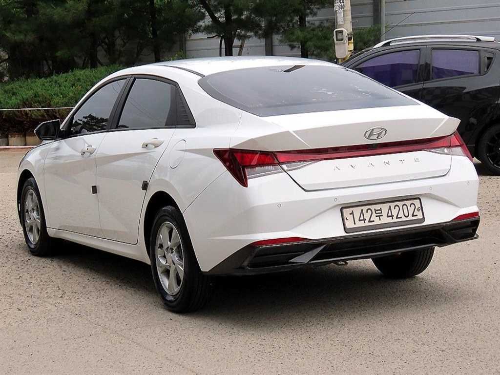 HYUNDAI Avante - Vista 3