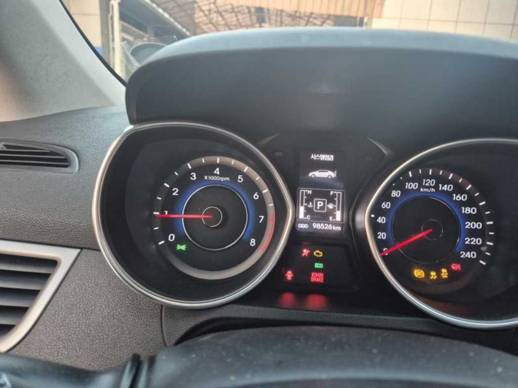 HYUNDAI Avante - Vista 5
