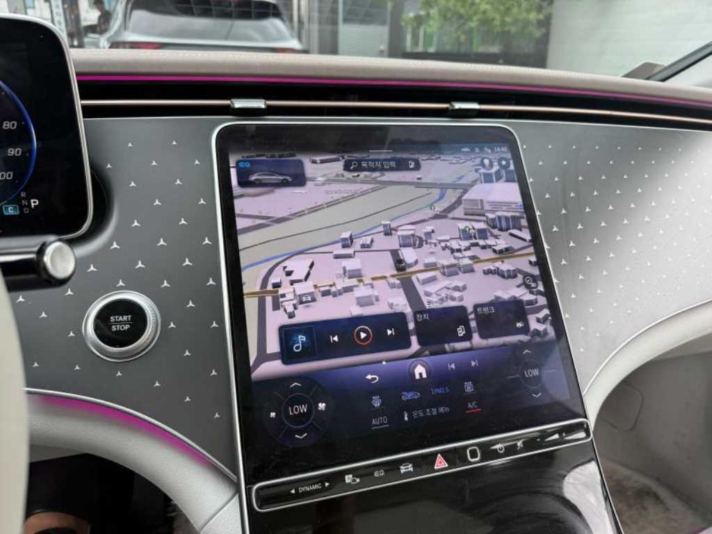 Mercedes Benz EQE - Vista 10