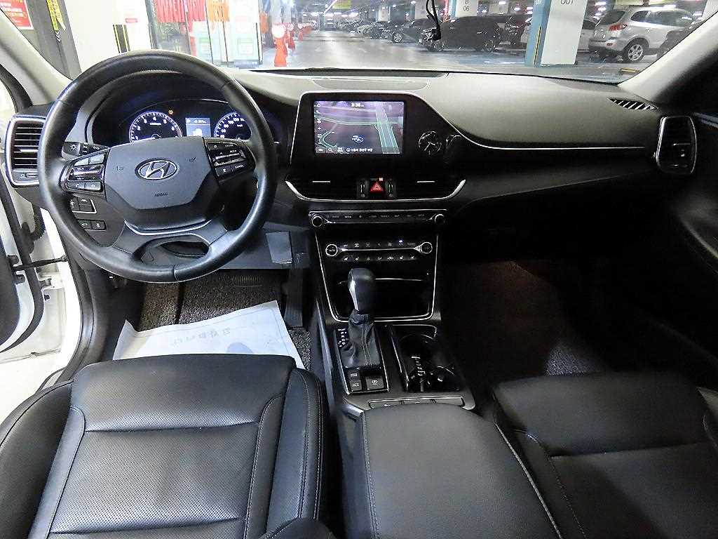 HYUNDAI Grandeur - Vista 10