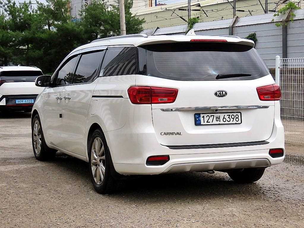 KIA Carnival - Vista 3