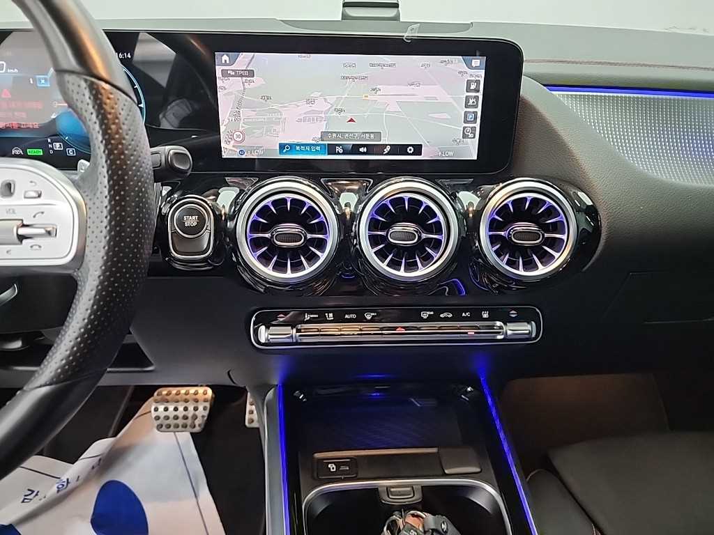 Mercedes Benz EQA - Vista 10