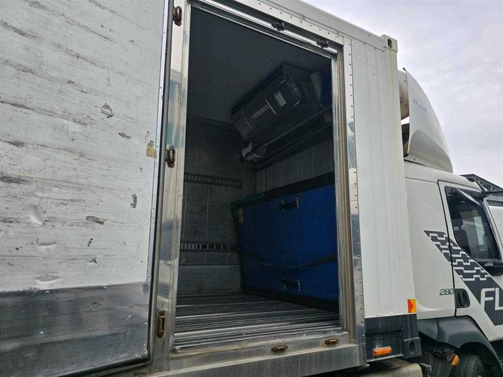 medium and large cargo truck - Vista 11