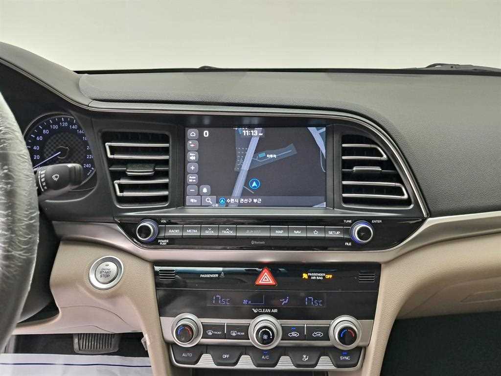 HYUNDAI Avante - Vista 9