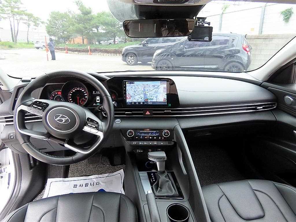 HYUNDAI Avante - Vista 7