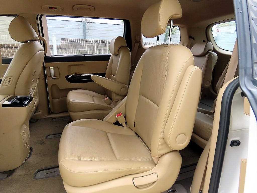 KIA Carnival - Vista 6