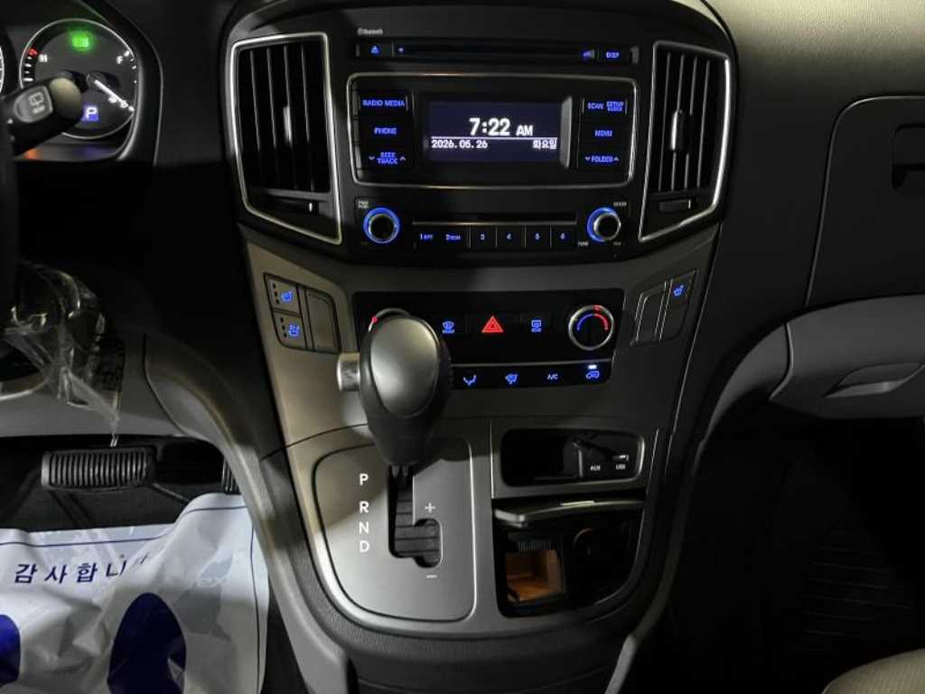 HYUNDAI Starex - Vista 12