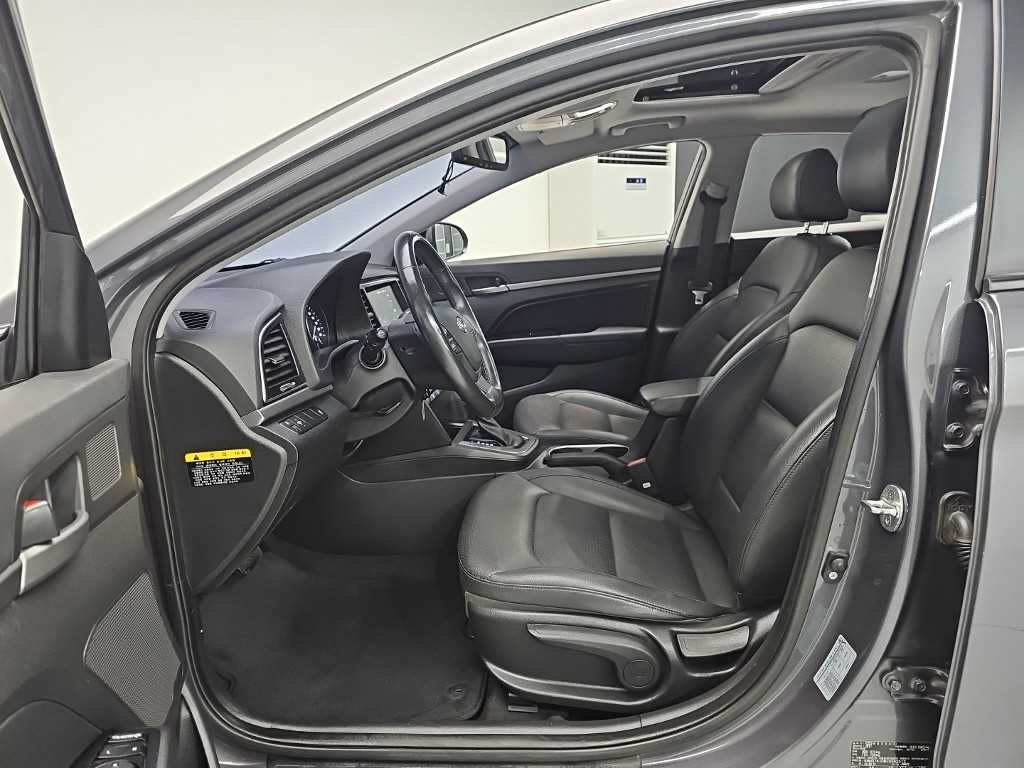 HYUNDAI Avante - Vista 11
