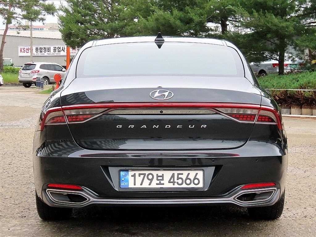 HYUNDAI Grandeur - Vista 4