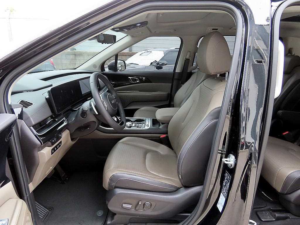 KIA Carnival - Vista 5