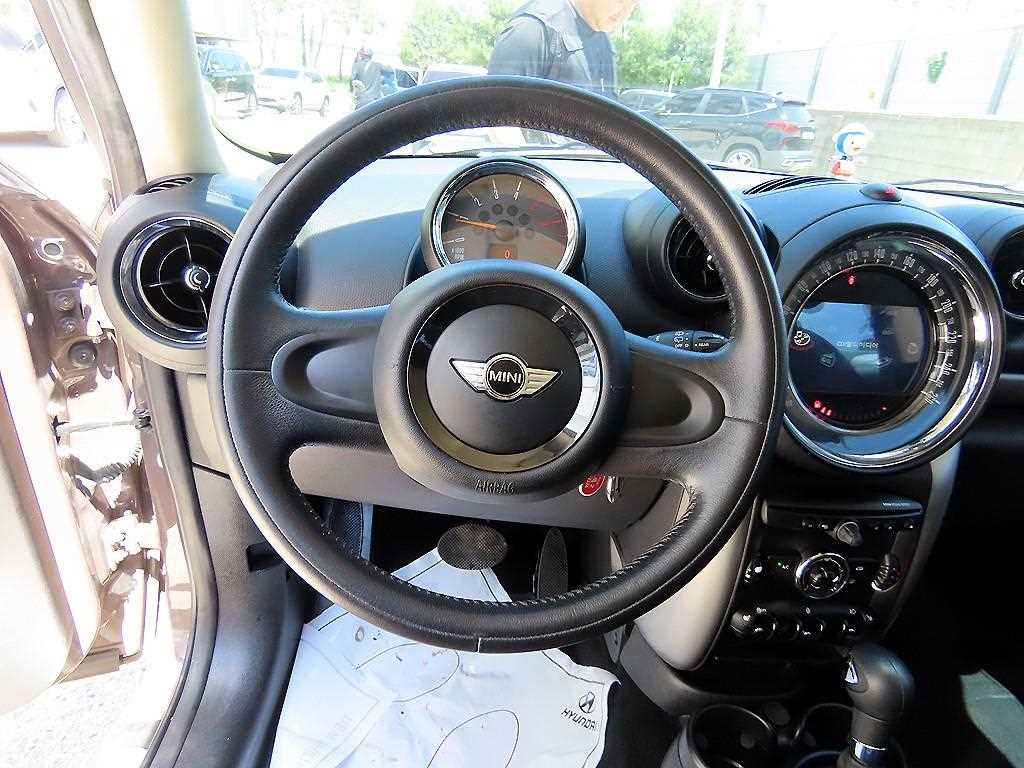 Mini Countryman - Vista 8