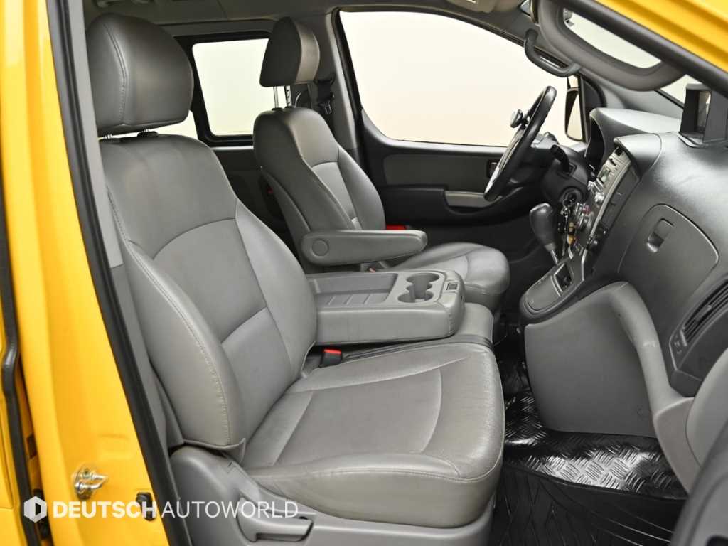 HYUNDAI Starex - Vista 10