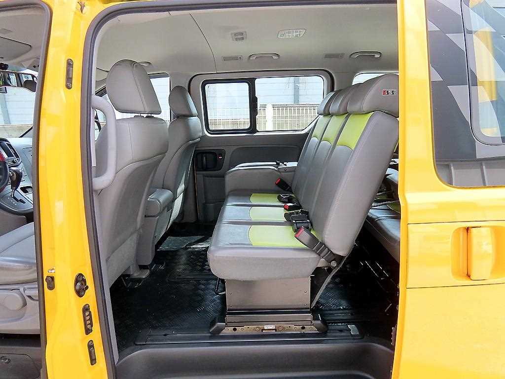 HYUNDAI Starex - Vista 6