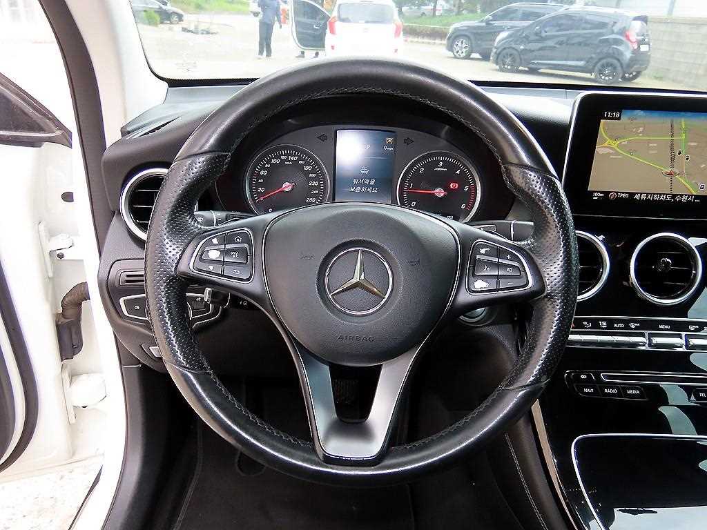 Mercedes Benz GLC Class - Vista 8