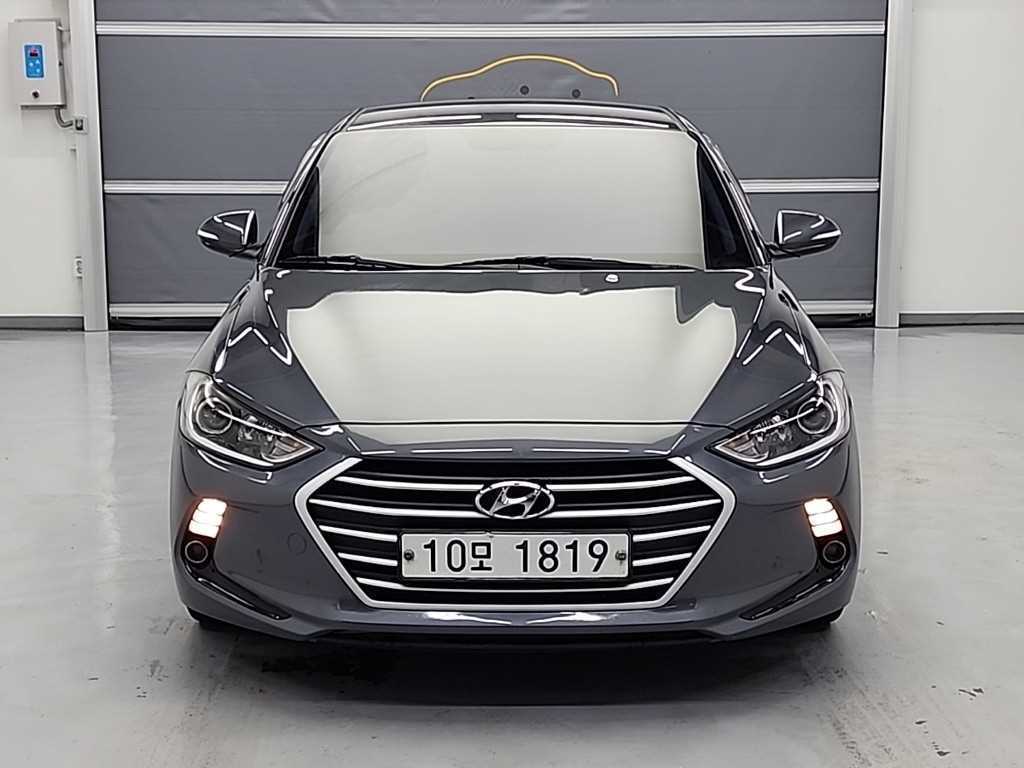 HYUNDAI Avante - Vista 2
