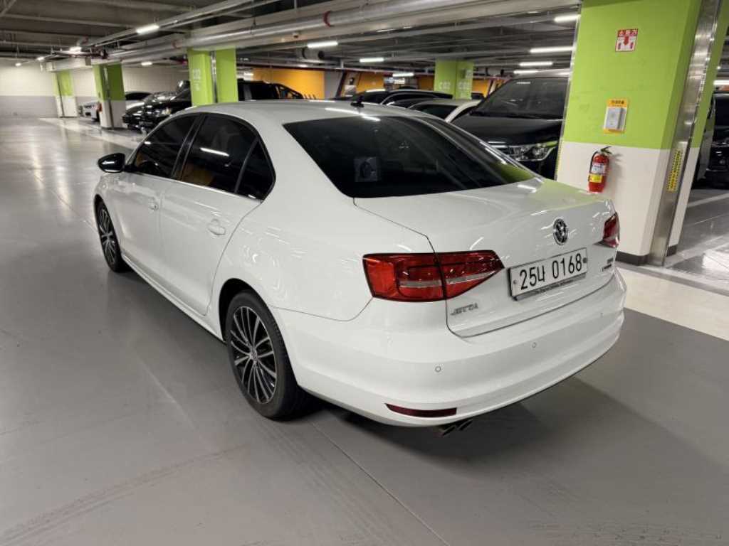 Volkswagen Jetta - Vista 4