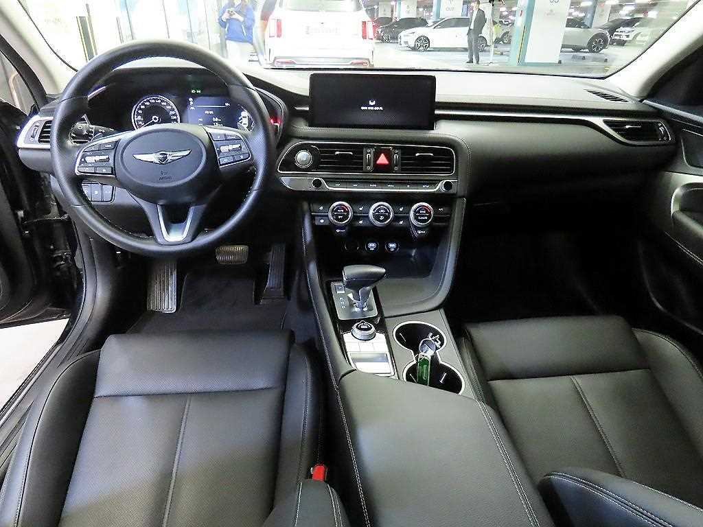 Genesis G70 - Vista 9