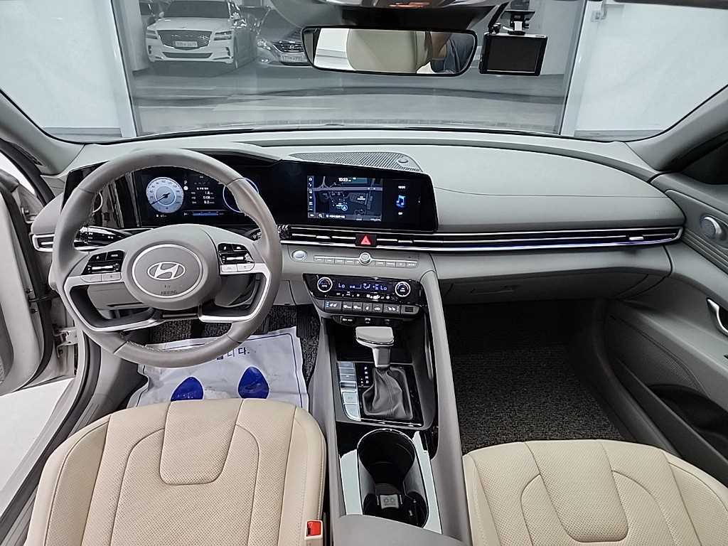 HYUNDAI Avante - Vista 7