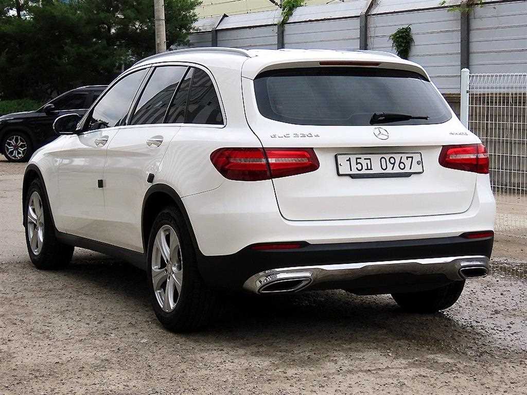 Mercedes Benz GLC Class - Vista 3