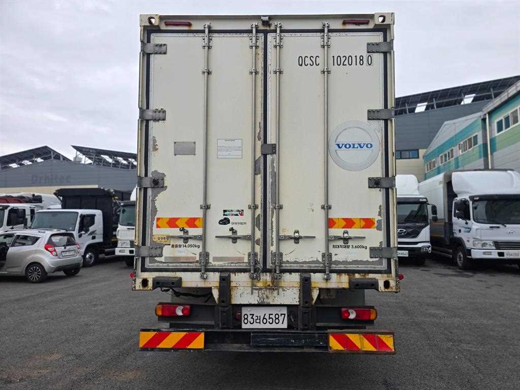 medium and large cargo truck - Vista 5
