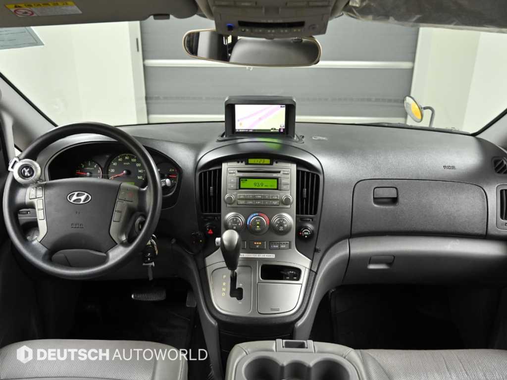 HYUNDAI Starex - Vista 8