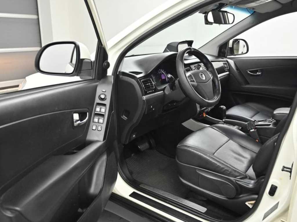 Ssangyong Korando - Vista 11