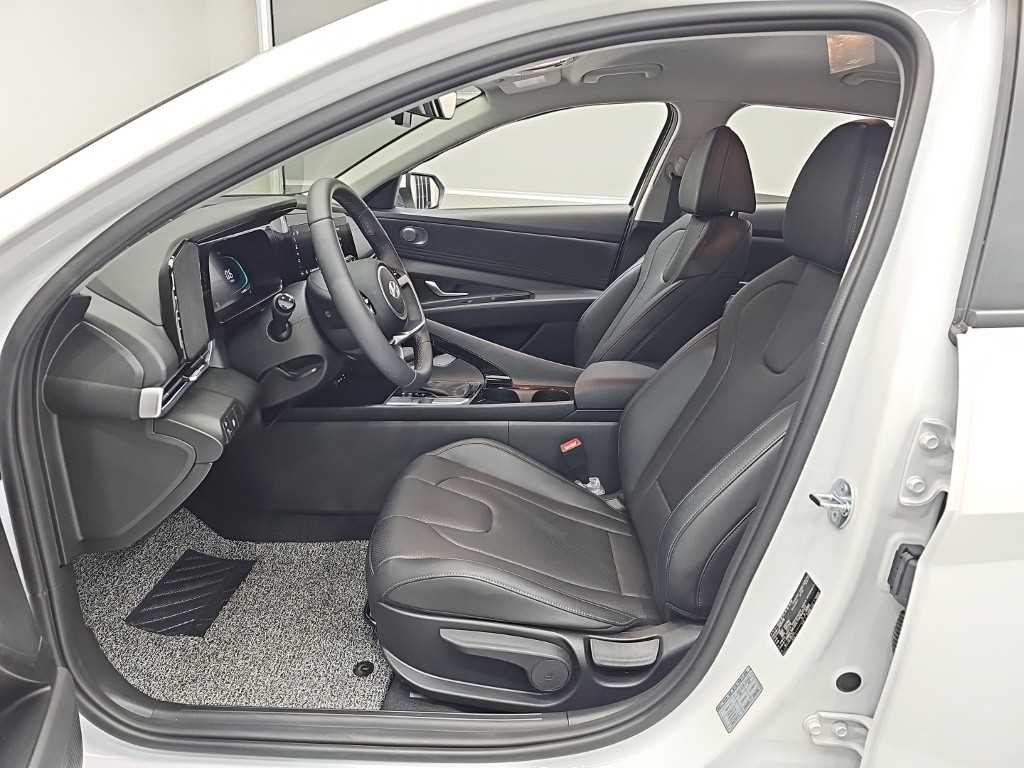 HYUNDAI Avante - Vista 11