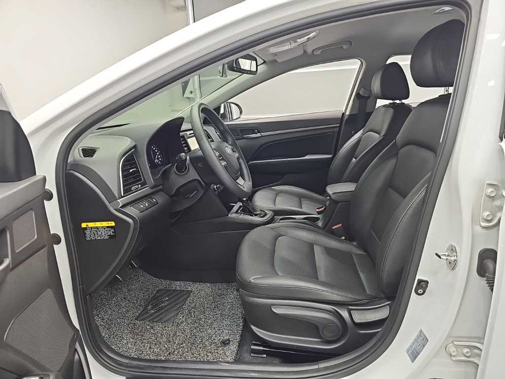 HYUNDAI Avante - Vista 11