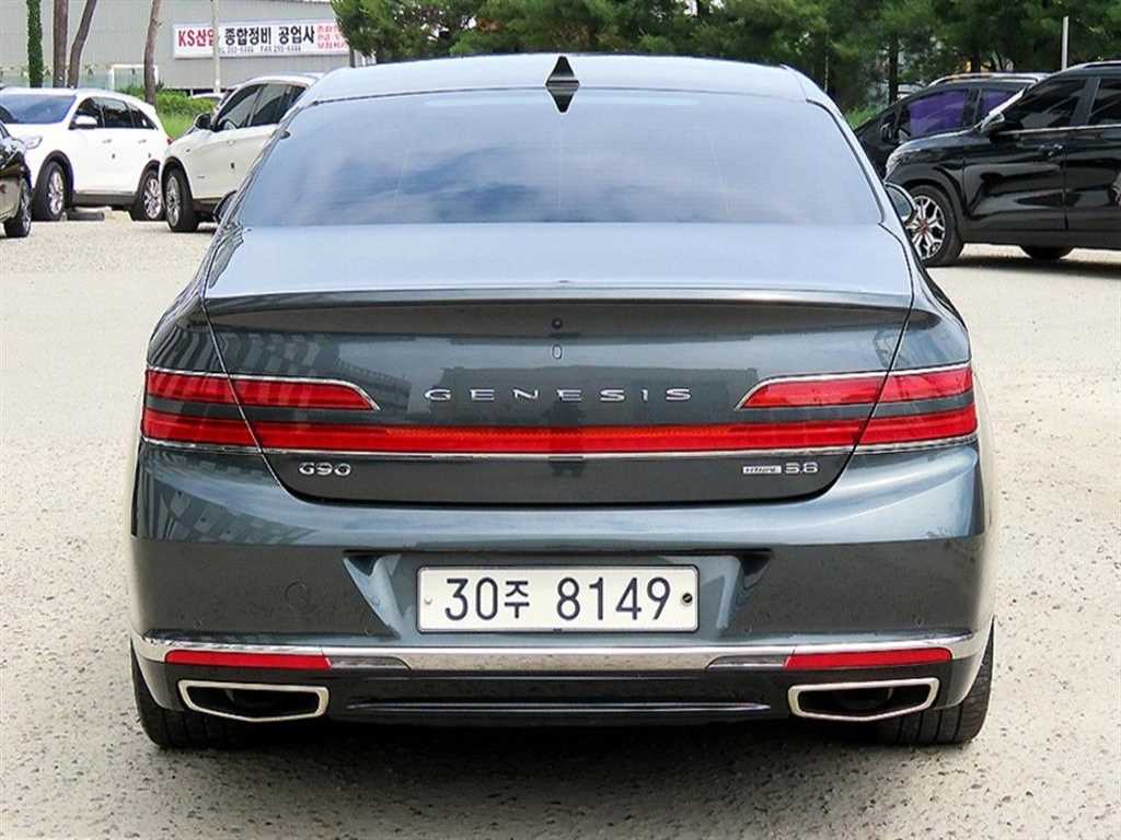 Genesis G90 - Vista 4