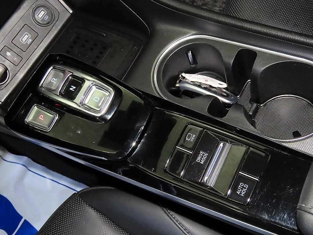 HYUNDAI Sonata - Vista 12