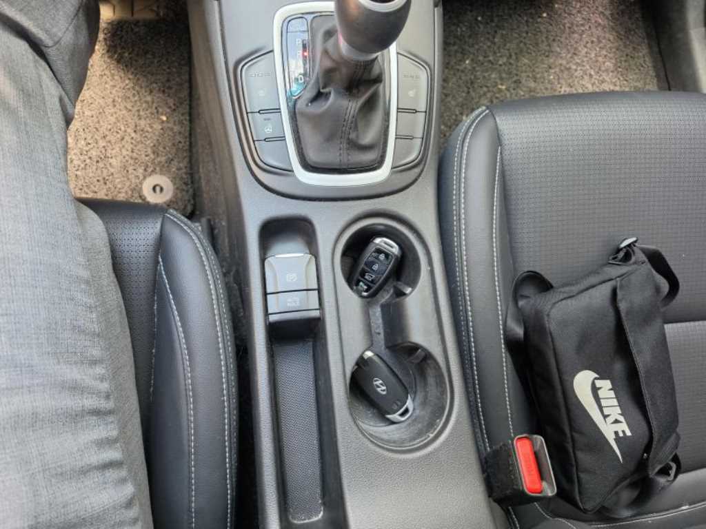 HYUNDAI Kona - Vista 12