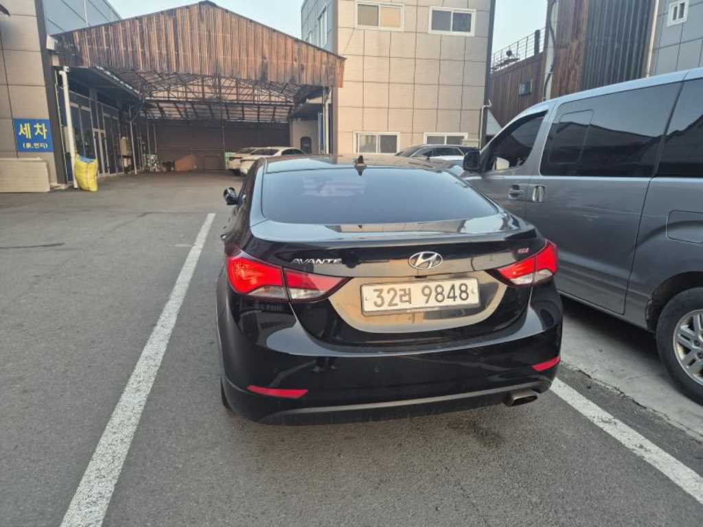 HYUNDAI Avante - Vista 4