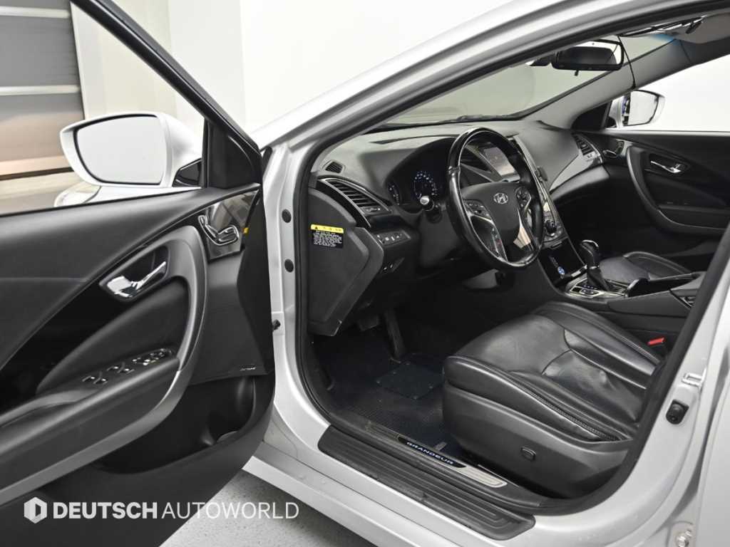 HYUNDAI Grandeur - Vista 11