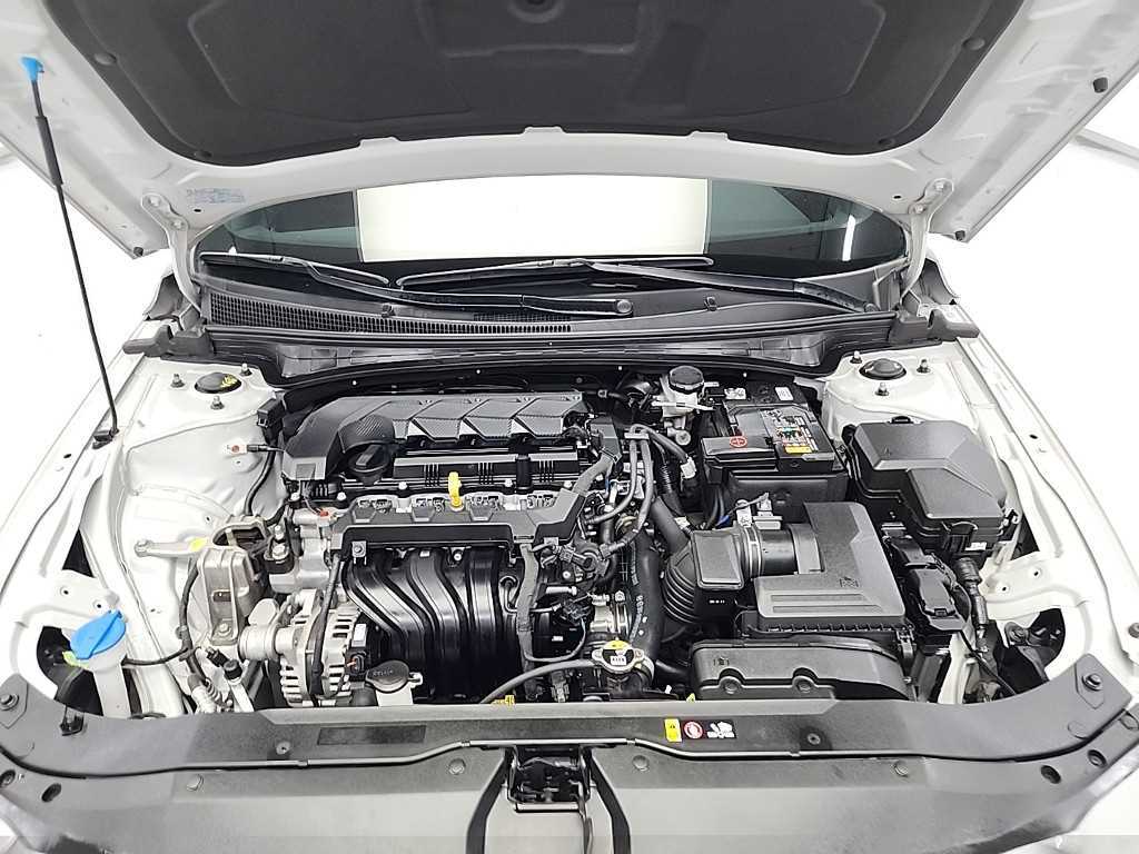HYUNDAI Avante - Vista 5