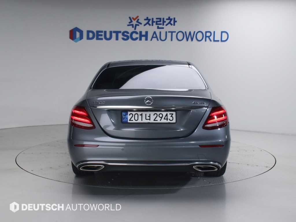 Mercedes Benz E class - Vista 3