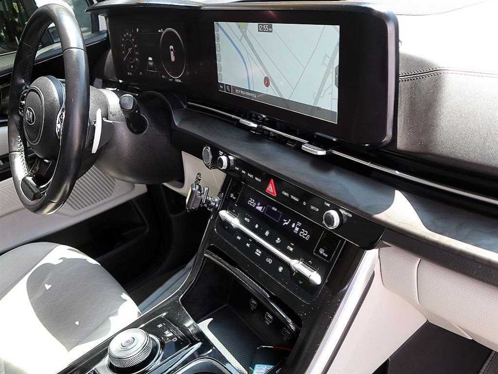 KIA Carnival - Vista 11