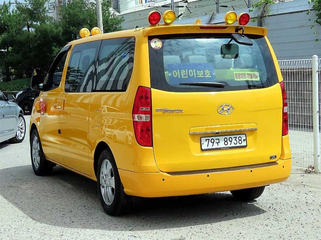 HYUNDAI Starex - Vista 3