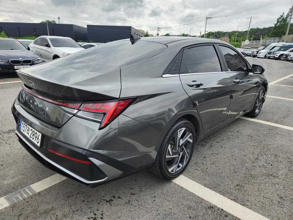 HYUNDAI Avante - Vista 5