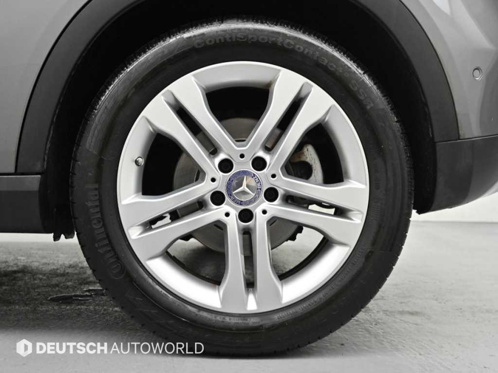 Mercedes Benz GLA Class - Vista 5