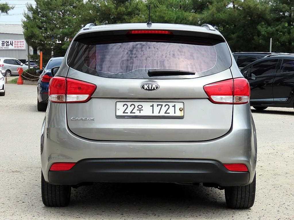 KIA Carens - Vista 4