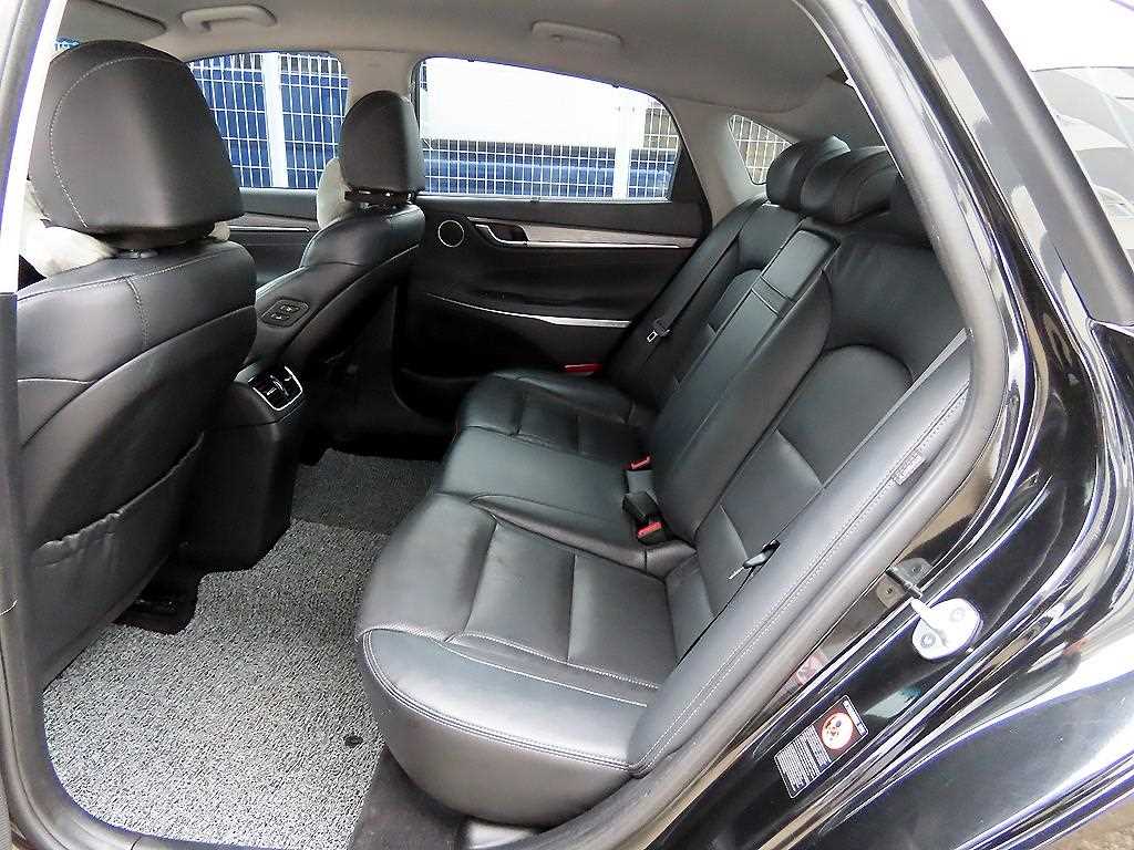 HYUNDAI Grandeur - Vista 6