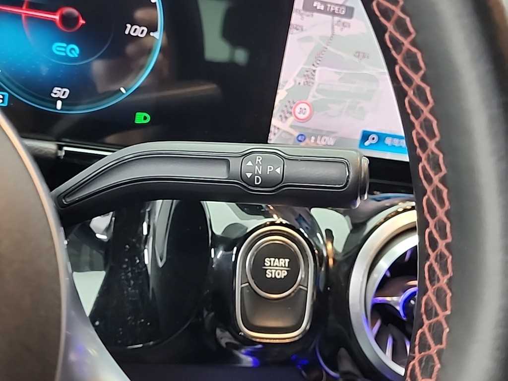 Mercedes Benz EQA - Vista 8