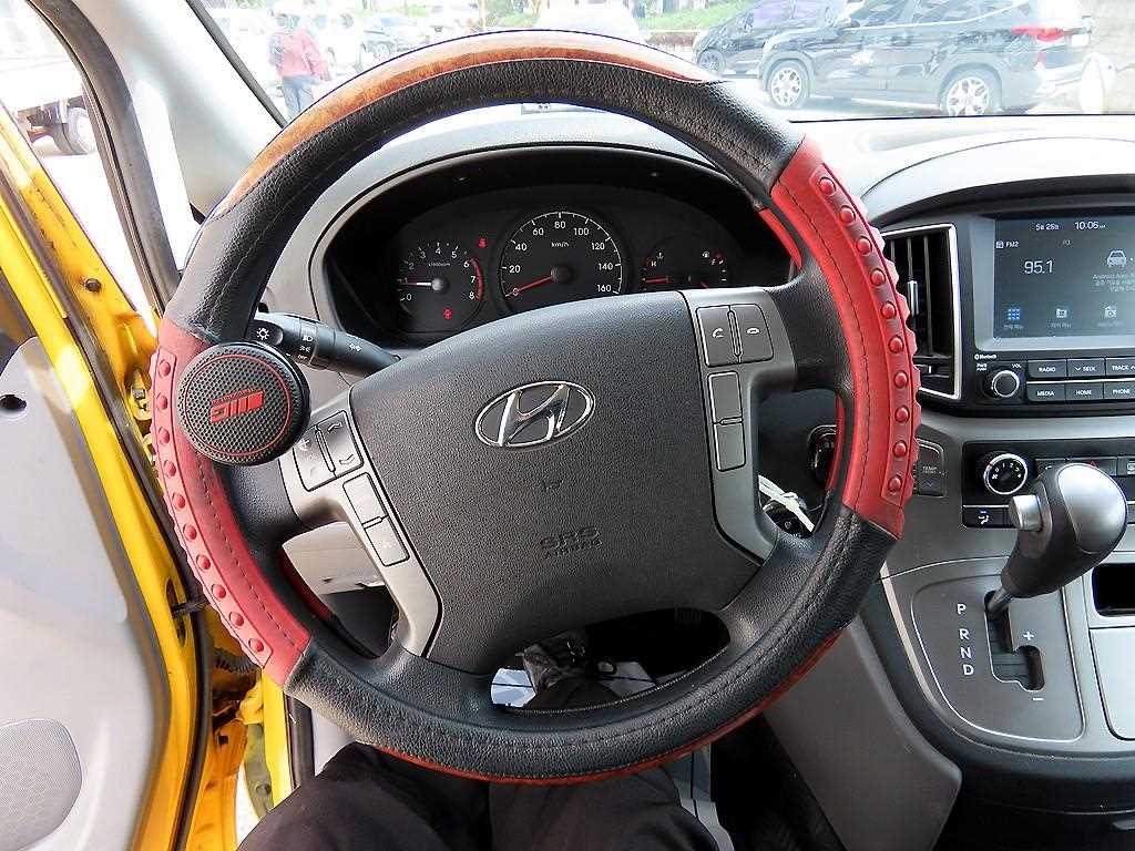 HYUNDAI Starex - Vista 9
