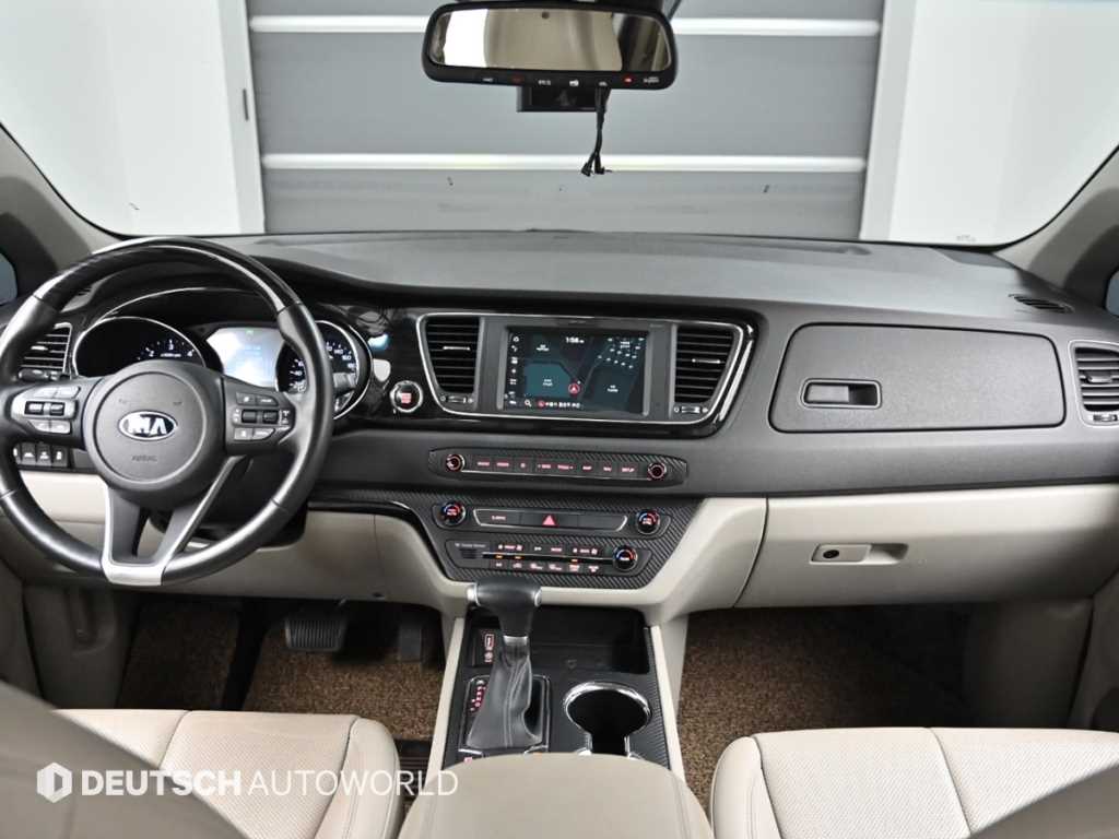 KIA Carnival - Vista 7