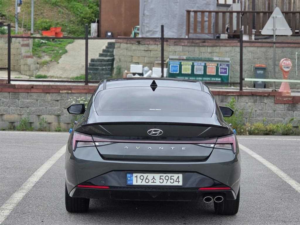 HYUNDAI Avante - Vista 5