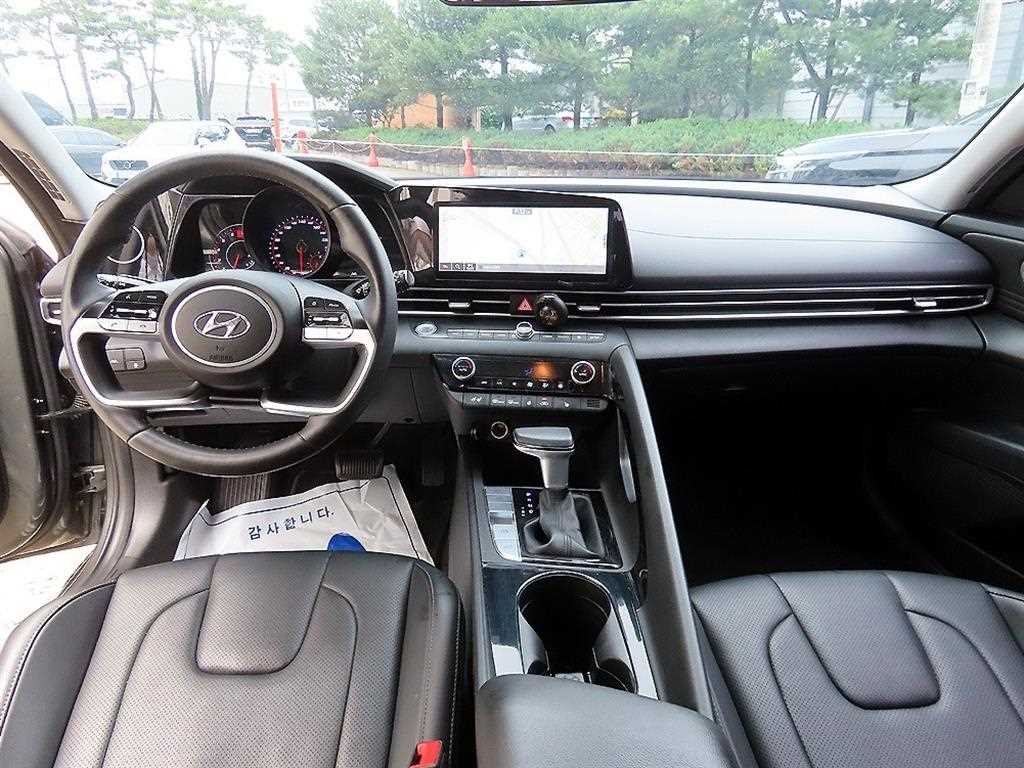 HYUNDAI Avante - Vista 7