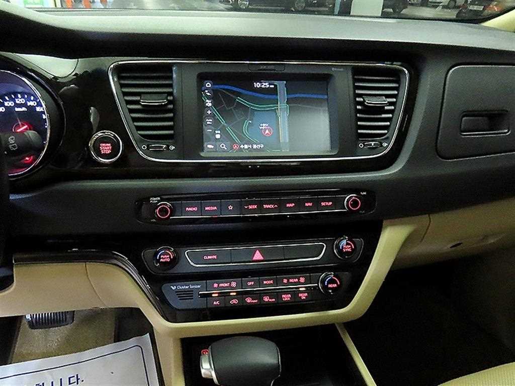 KIA Carnival - Vista 11