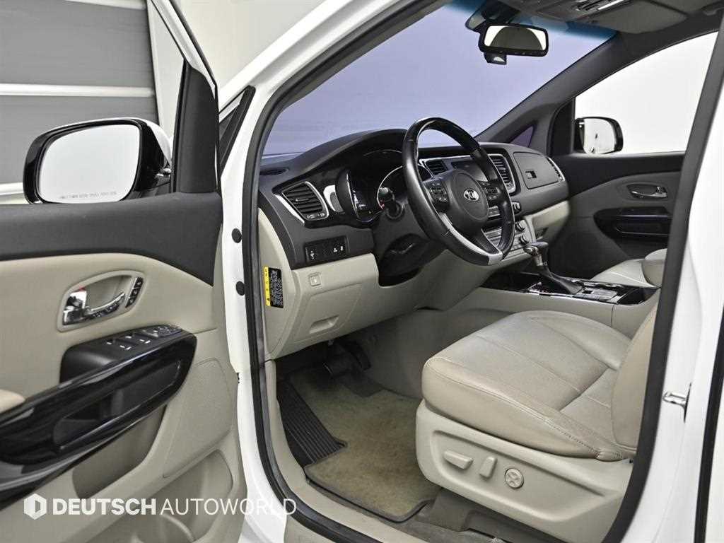 KIA Carnival - Vista 11